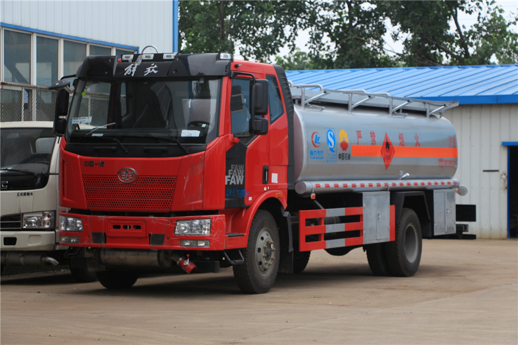 解放J6單橋【15立方】運(yùn)油車