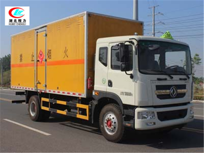 東風D9 6.2米易燃液體廂式運輸車【三類】