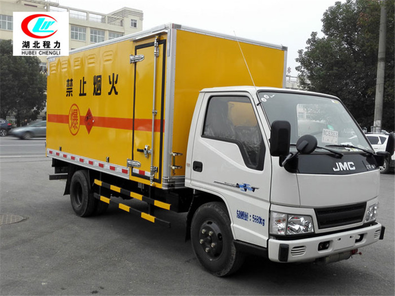 江鈴4.2米易燃液體廂式運輸車【三類 藍牌】