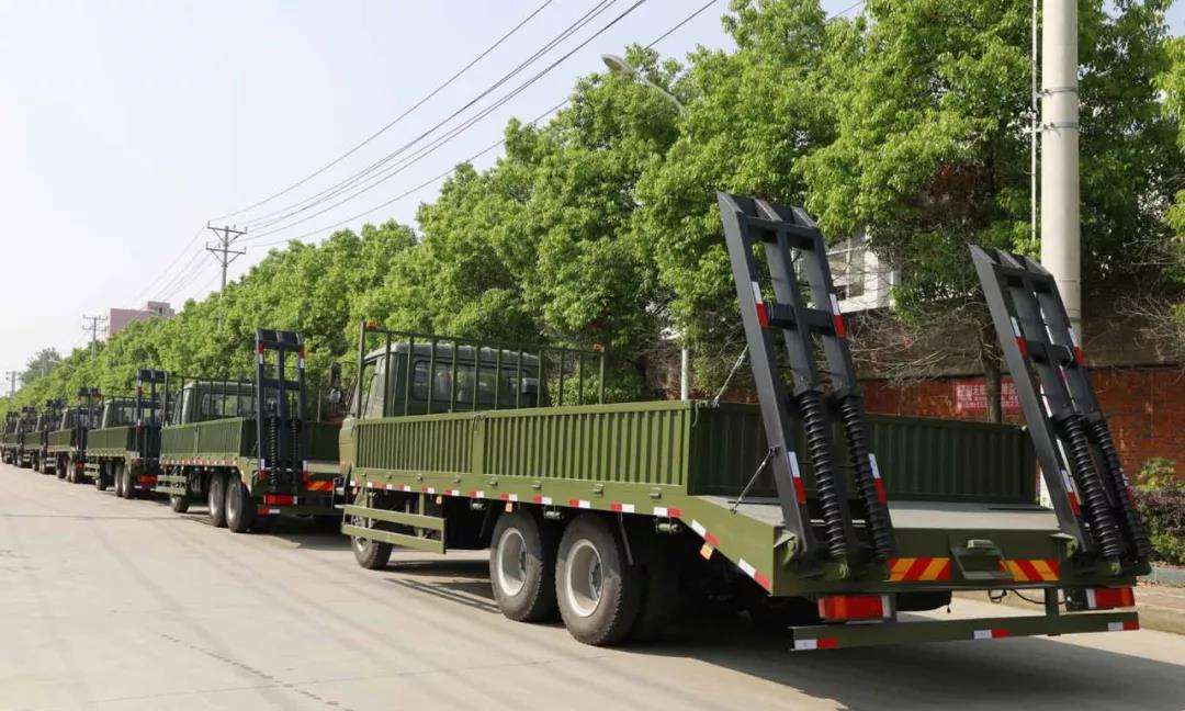 程力軍品再次引發行業風暴 程力一體化智能控制壓縮垃圾車受到部隊首長好評